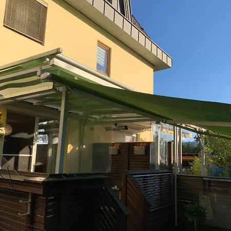 Zwischen Und Stadt * 克拉根福